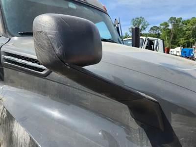 Freightliner Cascadia 126 Right Mirror
