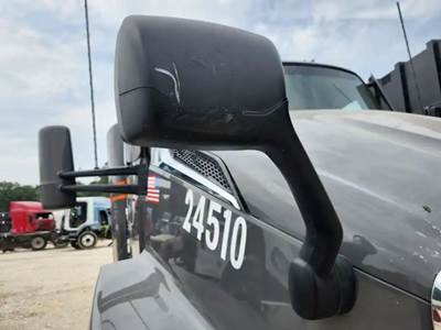 Kenworth T680 Right Mirror