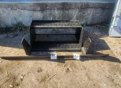 (Used) Steps- Color: Black,  Material: Steel,  Dimensions: L=39.3/4", W=25.5",