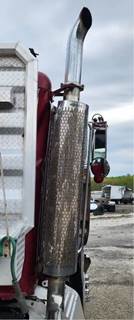 Caterpillar C12 Muffler for a 2004 Peterbilt 385