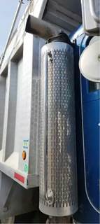 Caterpillar C15 Muffler for a 2002 Peterbilt 357