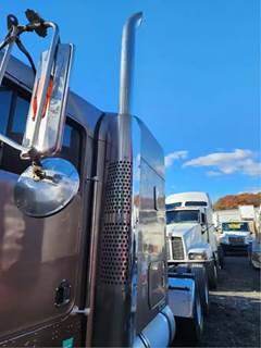 Caterpillar C15 Muffler for a 2005 Kenworth W900