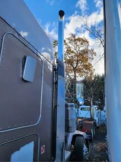 Caterpillar C15 Muffler for a 2005 Kenworth W900