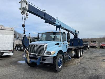 International 7400 Truck