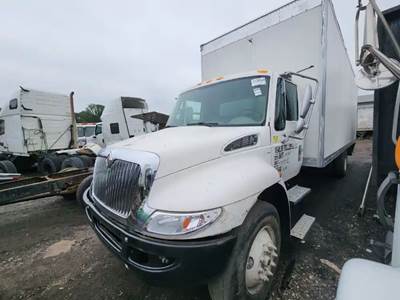 International DuraStar 4300 Truck