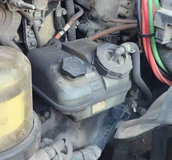Freightliner Cascadia 113 Power Steering Reservoir
