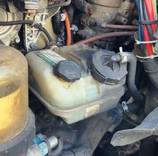 Freightliner Cascadia 113 Power Steering Reservoir