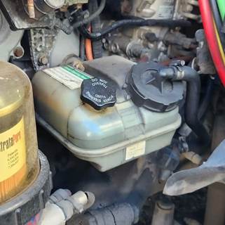 Freightliner Cascadia 113 Power Steering Reservoir