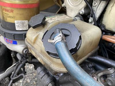 Freightliner Cascadia 125 Power Steering Reservoir