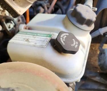 Freightliner Cascadia 125 Power Steering Reservoir