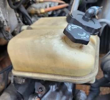 Freightliner Cascadia 125 Power Steering Reservoir