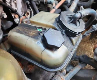 Freightliner Cascadia 125 Power Steering Reservoir