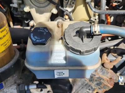 Freightliner Cascadia 125 Power Steering Reservoir