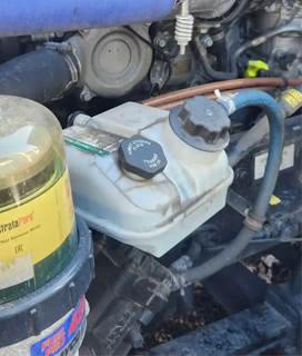 Freightliner Cascadia 126 Power Steering Reservoir