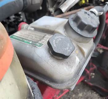 Freightliner Cascadia 126 Power Steering Reservoir