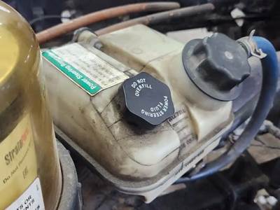 Freightliner Cascadia 126 Power Steering Reservoir