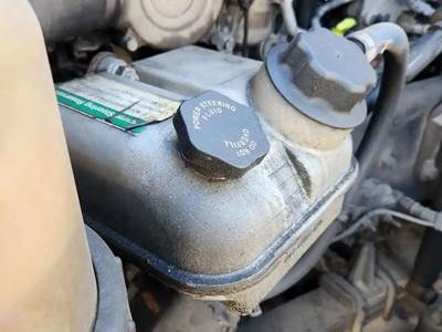 Freightliner Cascadia 126 Power Steering Reservoir