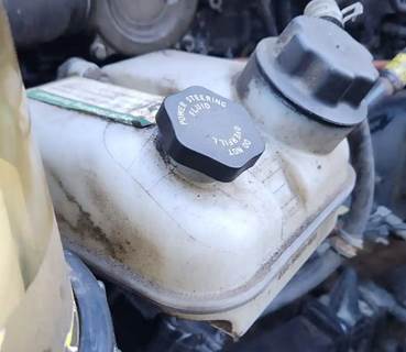 Freightliner Cascadia 126 Power Steering Reservoir