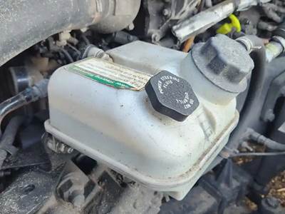 Freightliner Cascadia 126 Power Steering Reservoir