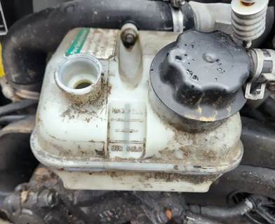 Freightliner Cascadia 126 Power Steering Reservoir