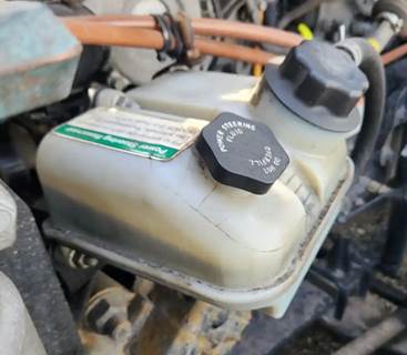 Freightliner Cascadia 126 Power Steering Reservoir