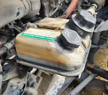 Freightliner Cascadia 126 Power Steering Reservoir