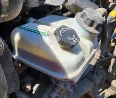 Freightliner Cascadia 126 Power Steering Reservoir