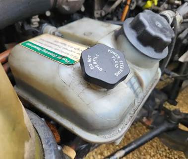 Freightliner Cascadia 126 Power Steering Reservoir