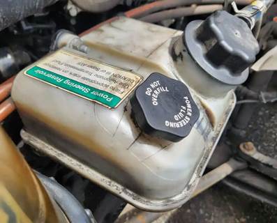 Freightliner Cascadia 126 Power Steering Reservoir