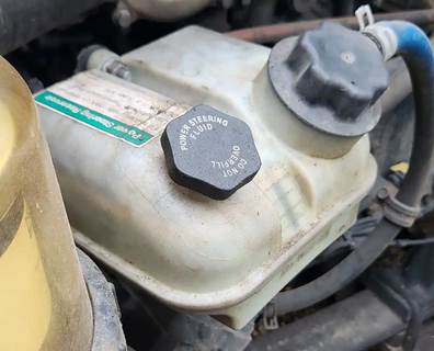 Freightliner Cascadia 126 Power Steering Reservoir