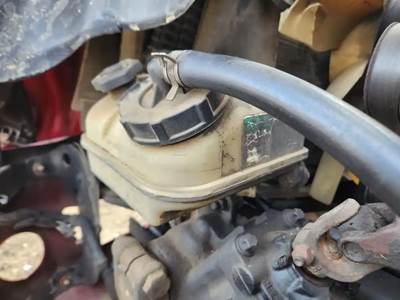 Freightliner Columbia 112 Power Steering Reservoir