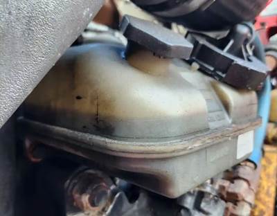 Freightliner M2 106 Power Steering Reservoir