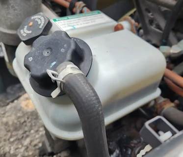 Freightliner M2 106 Power Steering Reservoir