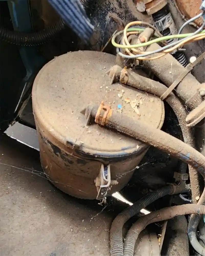 GMC TopKick C6500 Power Steering Reservoir for a 1989 GMC C6000 Topkick