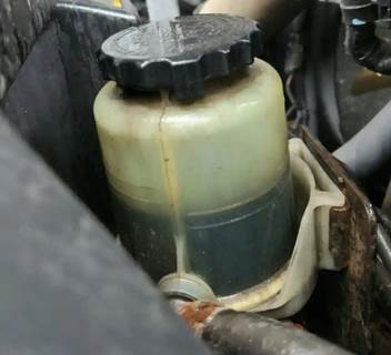 Hino 195 Power Steering Reservoir