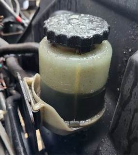 Hino 195 Power Steering Reservoir