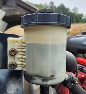 International 9900i Power Steering Reservoir