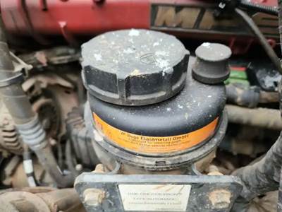 Mack Pinnacle CHU613 Power Steering Reservoir for a 2016 Mack CHU613