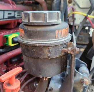 Mack Pinnacle CXU613 Power Steering Reservoir for a 2018 Mack CXU613