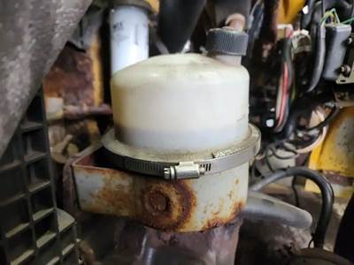 Sterling L7500 Power Steering Reservoir