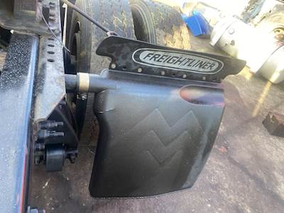 Freightliner Cascadia 113 Quarter Fender
