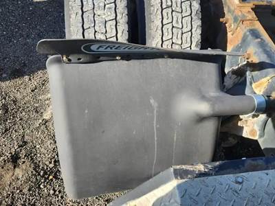 Freightliner Cascadia 125 Quarter Fender
