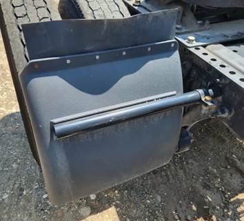 International RH613 Quarter Fender