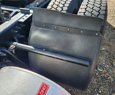 International RH613 Quarter Fender