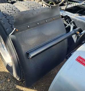 International RH613 Quarter Fender