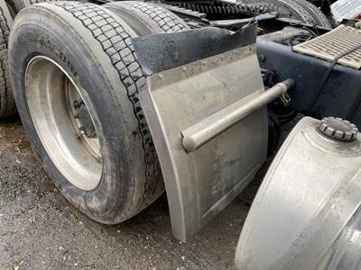 Kenworth T680 Quarter Fender
