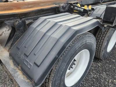 Mack MRU613 Quarter Fender