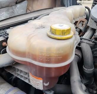 Freightliner Cascadia 116 Radiator Overflow Bottle / Surge Tank for a 2020 Freightliner Cascadia 116 Day Cab