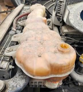 Freightliner Cascadia 116 Radiator Overflow Bottle / Surge Tank for a 2019 Freightliner Cascadia 116 Day Cab