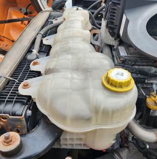 Freightliner Cascadia 116 Radiator Overflow Bottle / Surge Tank for a 2019 Freightliner Cascadia 116 Day Cab
